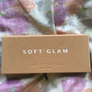 Anastasia Beverly Hills soft glam pallette